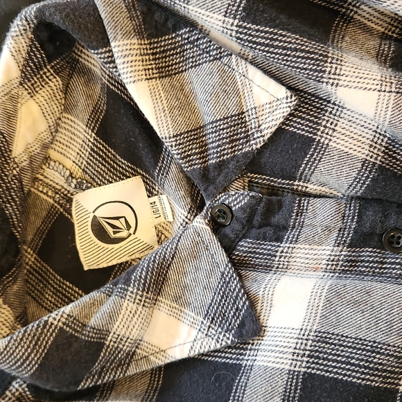 Volcom black white flannel with faux leather - Picture 7 of 7
